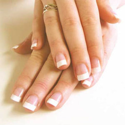 smalto semipermanente e epilazione con cera