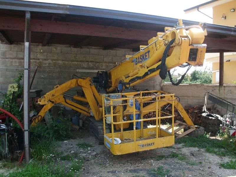 Piattaforma aerea cingolata 30 metri