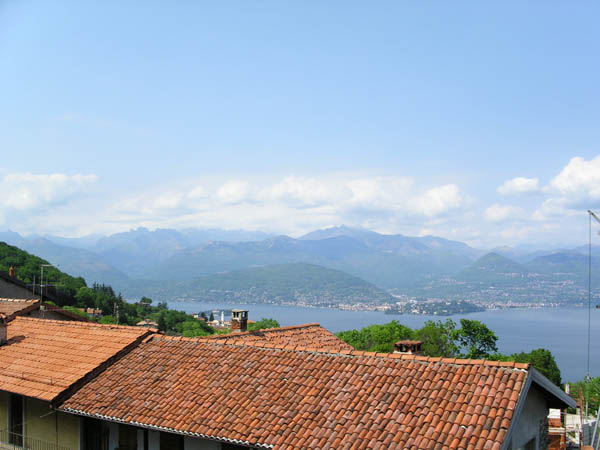 AFFITTASI VILLA vicino STRESA