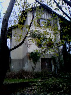 VILLA D'EPOCA  DI 245 MQ DA RISTRUTTURARE IN CONTESTO PRIVATO E SIGNORILE