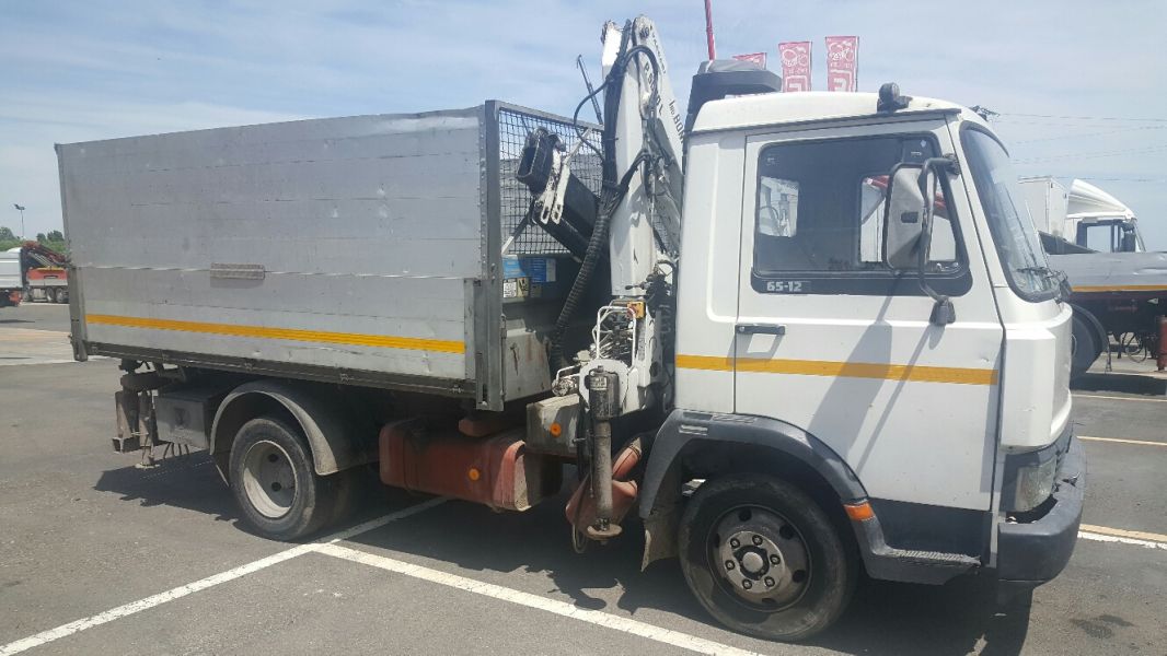 Autocarro Iveco 65.12 con gru e ribaltabile