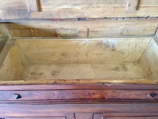 MOBILE PREGIATO IN OLMO DEL 1920