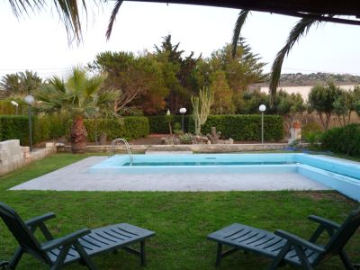 Villa con piscina a portopalo