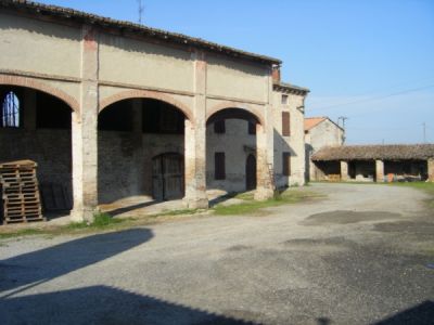 Antico  Rustico indipendente di ampia metratura, ideale per imprese