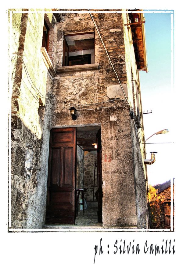 Affittasi  palazzetto   o singole stanze      Castel menardo 