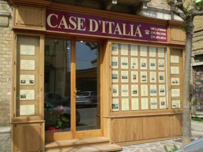 NEGOZIO SU TRE LIVELLI