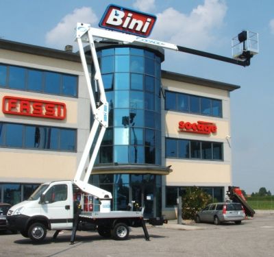 PIATTAFORMA AEREA DA 320 SU IVECO DAILY 35C11