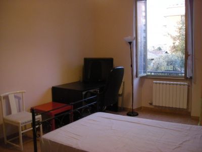 CAMERA SINGOLA, AMPIA, A 370 EURO MENSILI! NO CONDOMINIO!!!