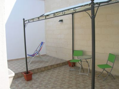 BILOCALE CON TERRAZZA A PORTA NAPOLI (CENTRO STORICO)