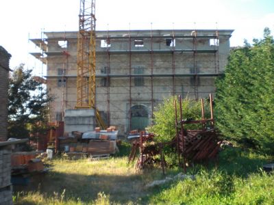 Rustico indipendente in fase di ristrutturazione  vic.ze Soragna