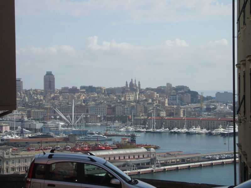 Via Asilo Garbarino 6 ampi vani , 100mq ,450 euro mese