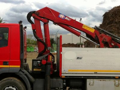 Autocarro Iveco Eurotech con gru idraulica HMF 1820