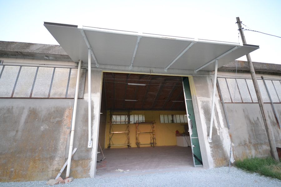 Capannone di 100 metri