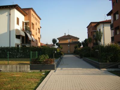 Luminoso bilocale arredato affitto a Caronno Pertusella