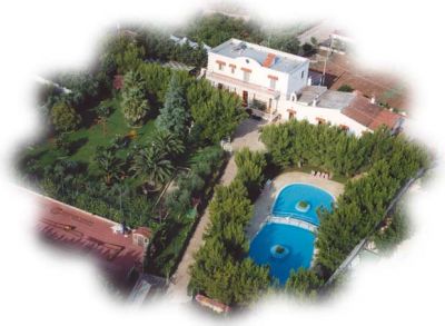 VENDESI  COMPLESSO EDILIZIO  COMPOSTO DA 2 MASSERIE DEL '700  RISTRUTTURATE.