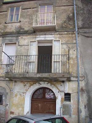 CASA CON INGRESSO INDIPENDENTE DA RISTRUTTURARE