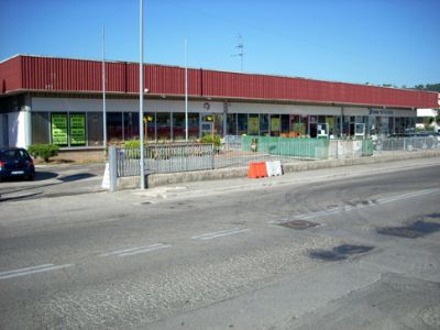 LOCALI COMMERCIALI - CENTRO COMM.LE  PIEDIRIPA (MC)