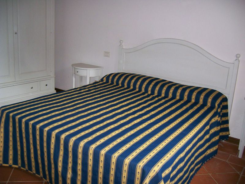 Stintino: villa con piscina in residence a picco sul mare