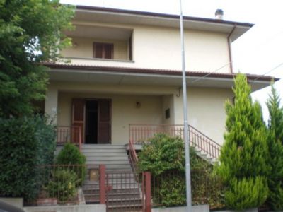 VILLA A SCHIERA CON VISTA PANORAMICA A SALSOMAGGIORE TERME