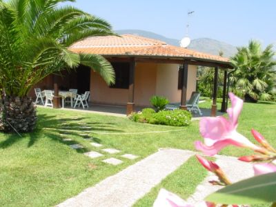 Villa Geranio A Fondi Lido vicino al mare, max 6 posti letto