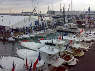 AFFARI BARCHE E GOMMONI, LIQUIDO TUTTO...