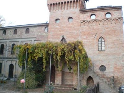 Palazzo   storico del 1300 con parco