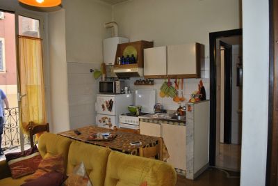 Arredato a San Martino , fronte ospedale, alloggio 3 posti letto