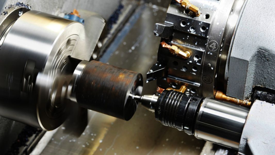 Tornitore CNC � STC058