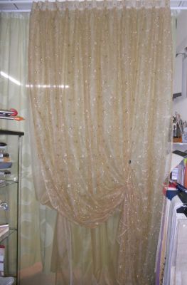 Tenda da interno ricamata scontata
