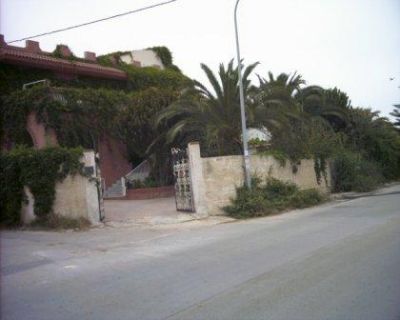 Vendo villa  mq 700su due livelli  costruita su 1200 mq terreno