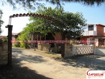 VILLINI SUL MARE IMMERSI NEL VERDE A CAPO RIZZUTO