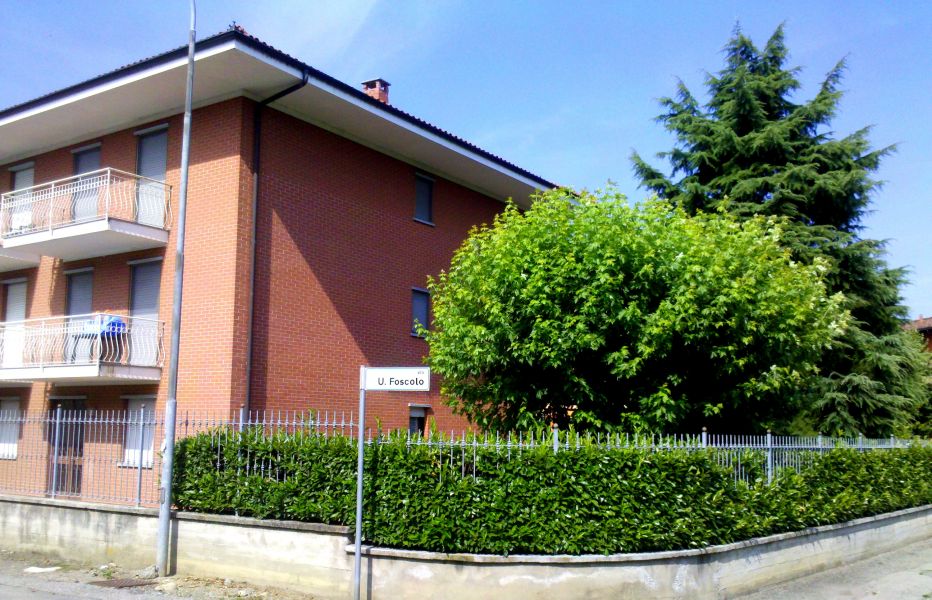 Appartamenti liberi ed ammobiliati diverse metrature affittasi.