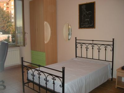 CAMERA SINGOLA, AMPIA, A 370 EURO MENSILI! NO CONDOMINIO!!!