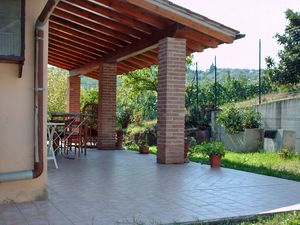 CASALE + FIENILE IMMERSO NEI VIGNETI DEL CHIANTI 