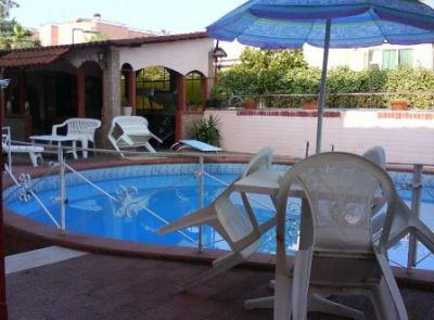 Ercolano appartamento tre livelli piscina posti auto vendesi