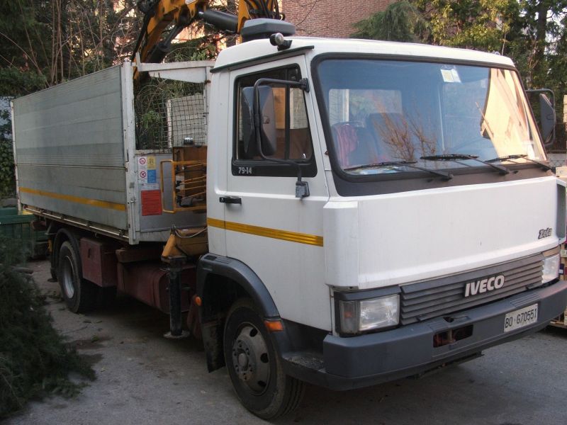 Autocarro 79.14 con gru idraulica PM 6002