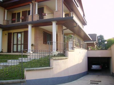 Ampia Villa a Cisliano con strada privata