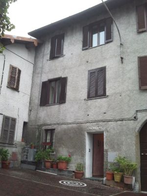 Merone : PORZIONE INDIPENDENTE 