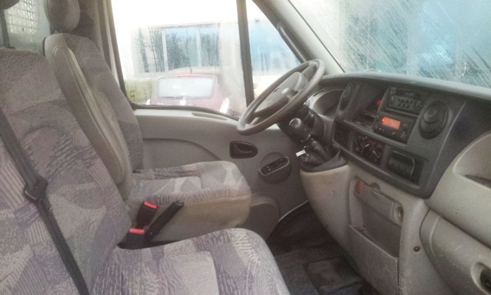 Autocarro con ribaltabile