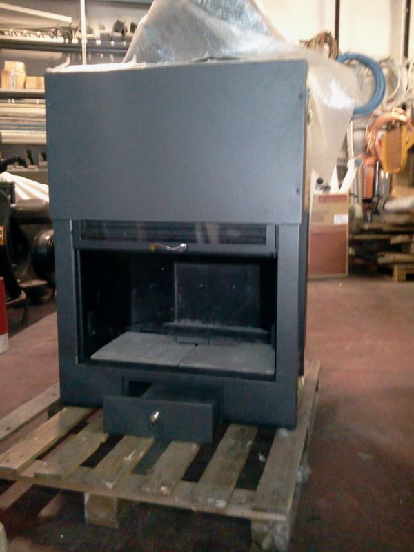 Vendo termocamino  a legna nuovo della UNIROSSI