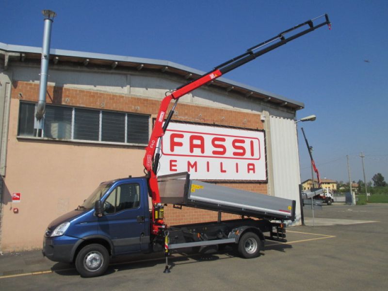Iveco Daily 65C18 con gru e ribaltabile