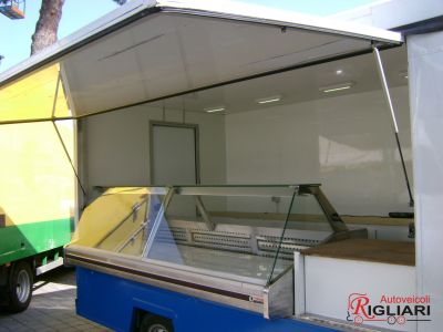 Paninoteca-Autonegozio con targa italiana a