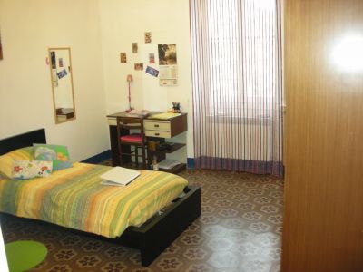 Affitto camera singola a ragazza vicino Osp.S.Martino e Staz.Brignole a �355 spese comprese