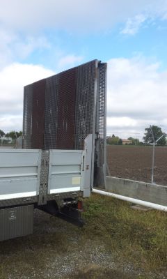 Autocarro usato Mercedes carrellone con gru Bonfiglioli