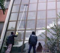 LA RINASCENTE IMPRESA DI PULIZIE CIVILI ED INDUSTRIALI