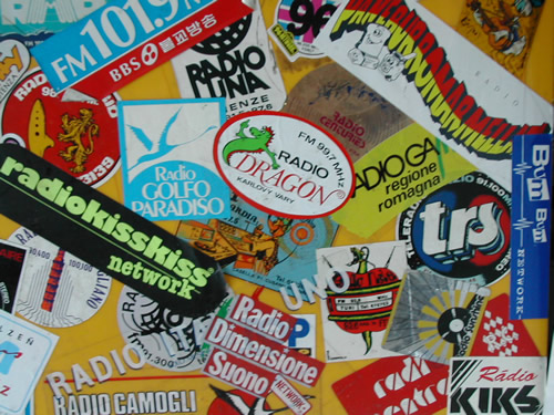 Adesivi radio libere e tv private