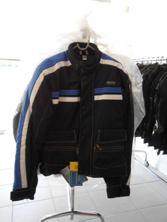 Stock abbigliamento per moto